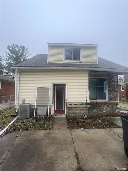 21881 Madison St, Saint Clair Shores, MI 48081