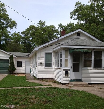 1542 Marcoux Ave, Muskegon, MI 49442