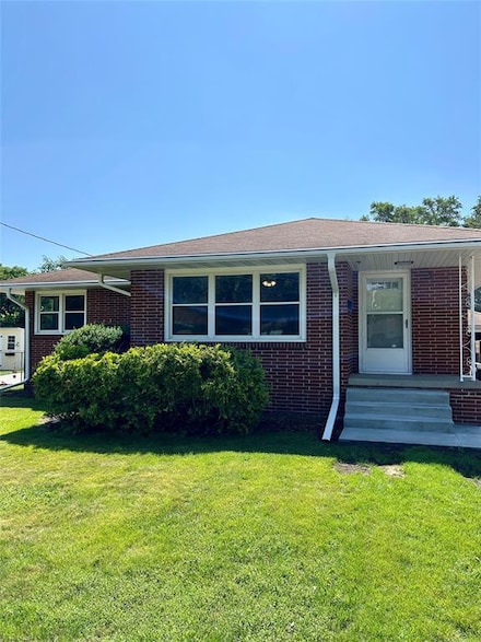 2327 Glenbrook Dr, Des Moines, IA 50316