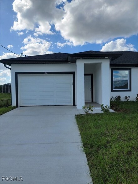 442 Petite Ave, Lehigh Acres, FL 33974