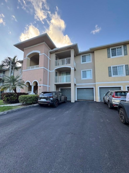 6492 Emerald Dunes Dr Unit 305, West Palm Beach, FL 33411