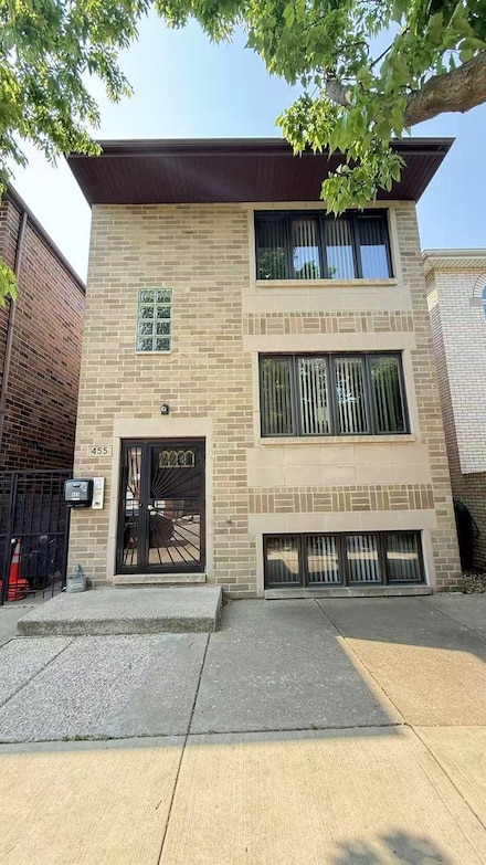 455 W 37th St Unit BSMT, Chicago, IL 60609