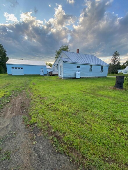 21 Pooler Ave, Skowhegan, ME 04976