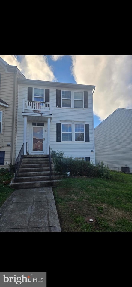 27 Litchfield Ln W, Martinsburg, WV 25405