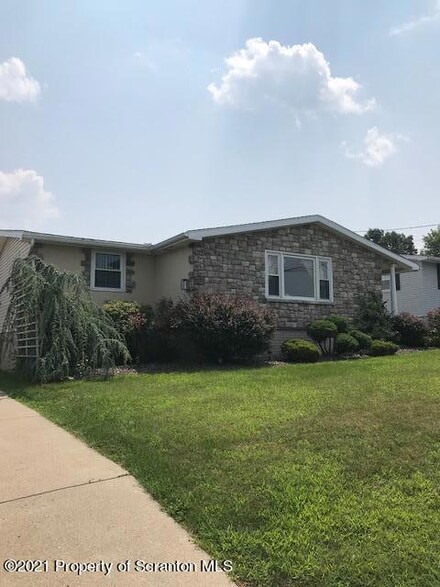3709 Winfield Ave, Moosic, PA 18507