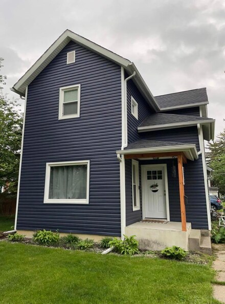 319 S Johnson St, Garrett, IN 46738