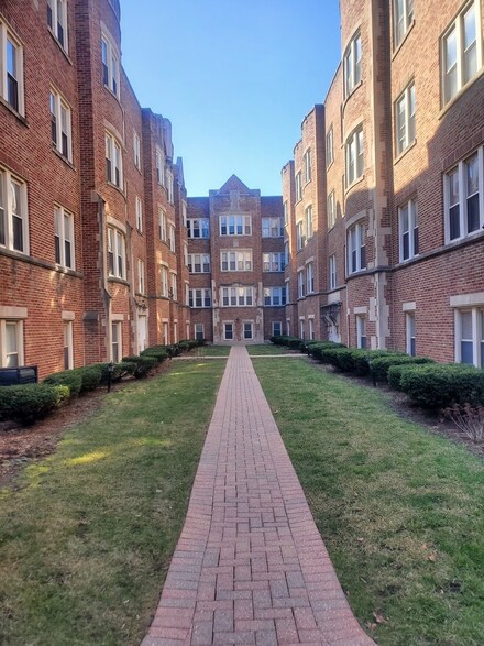 40 N Menard Ave Unit B-2, Chicago, IL 60644
