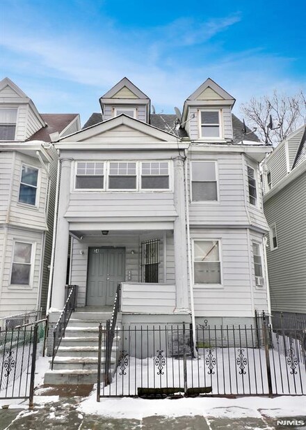 34 N 17th St, East Orange, NJ 07017