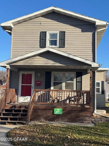 209 Cottonwood St, Grand Forks, ND 58201