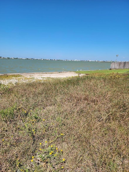 137 Lakeshore Dr, Rockport, TX 78382
