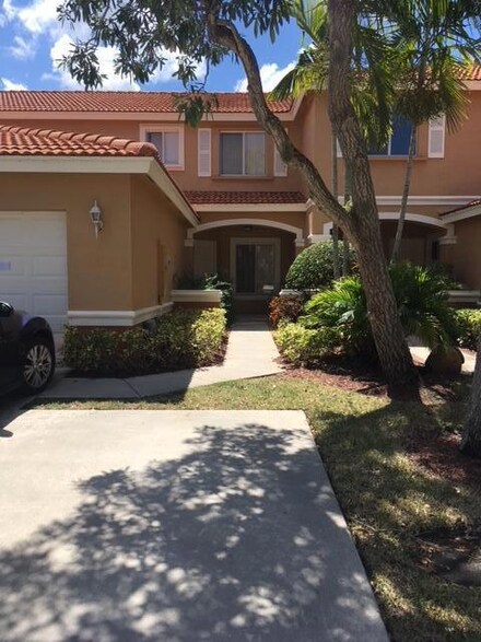 3213 Osprey Ln, West Palm Beach, FL 33411