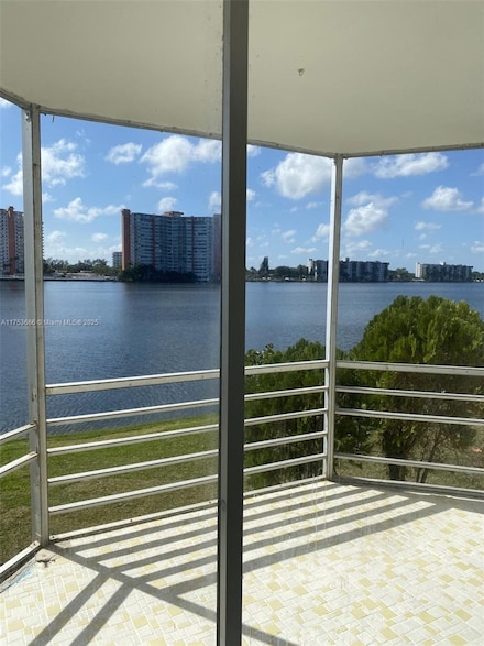 1302 NE 191st St Unit A219, Miami, FL 33179