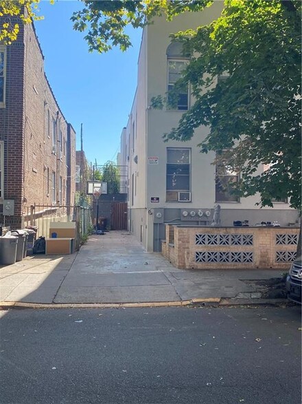 2110 77th St, Brooklyn, NY 11214