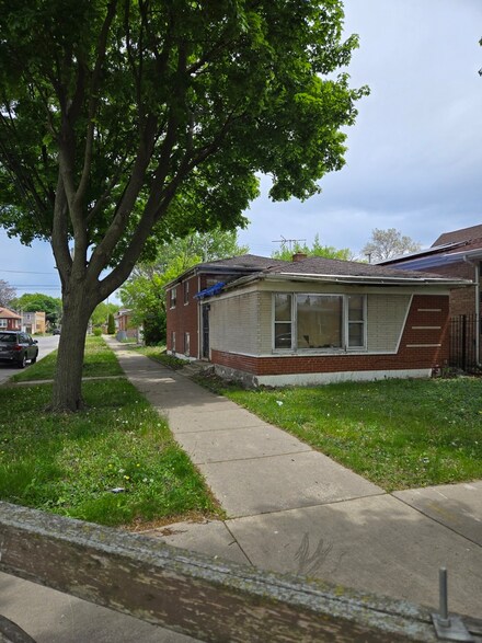 8901 S Emerald Ave, Chicago, IL 60620