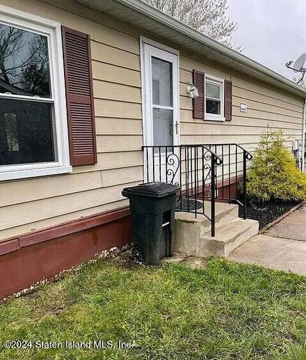 3 Fallow Dr, Manalapan, NJ 07726