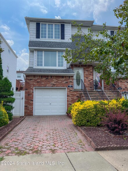 56 Boyce Ave, Staten Island, NY 10306