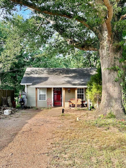 115 Pharr Ave, Selmer, TN 38375