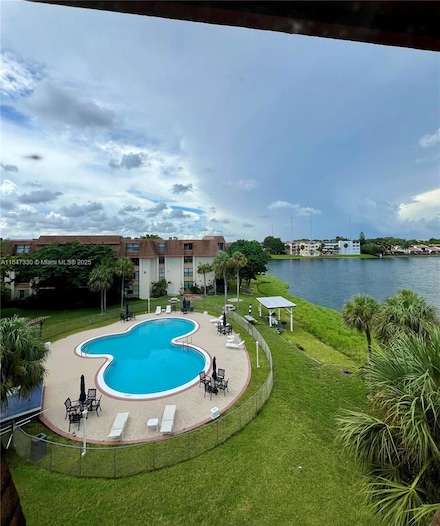 671 NE 195th St Unit 425E, Miami, FL 33179