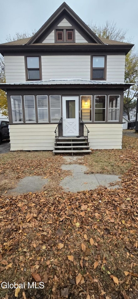 22 Summer St, Gloversville, NY 12078