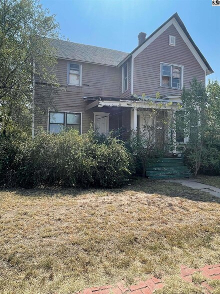 313 E 1st Ave, Hutchinson, KS 67501