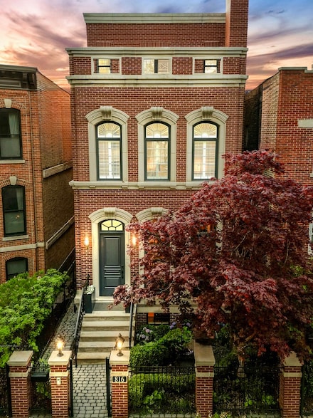 816 W Lill Ave, Chicago, IL 60614