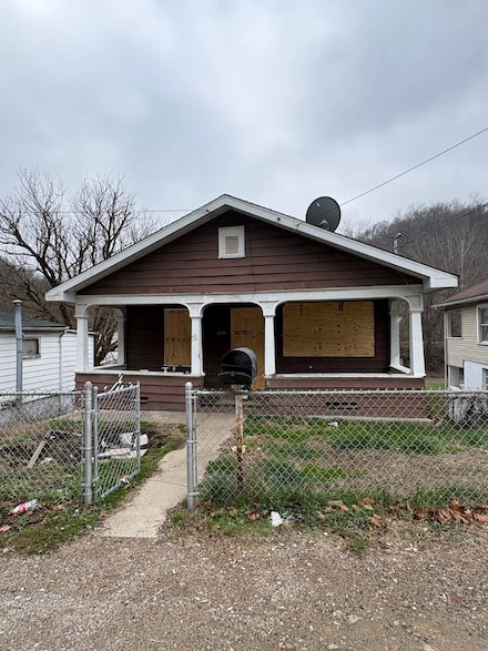 2231 Falcon Dr, Charleston, WV 25387