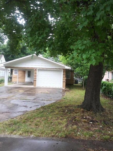 505 N Walnut St, Iola, KS 66749
