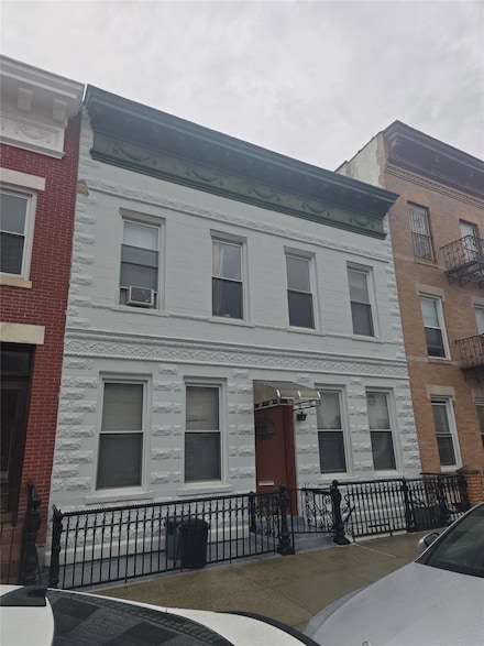 3174 44th St, Astoria, NY 11103