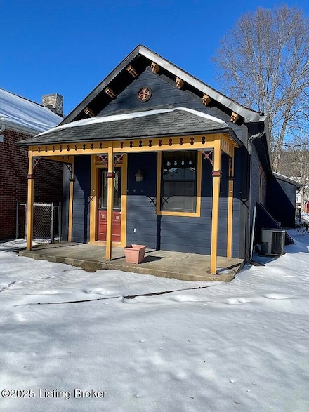 811 E 1st St, Madison, IN 47250