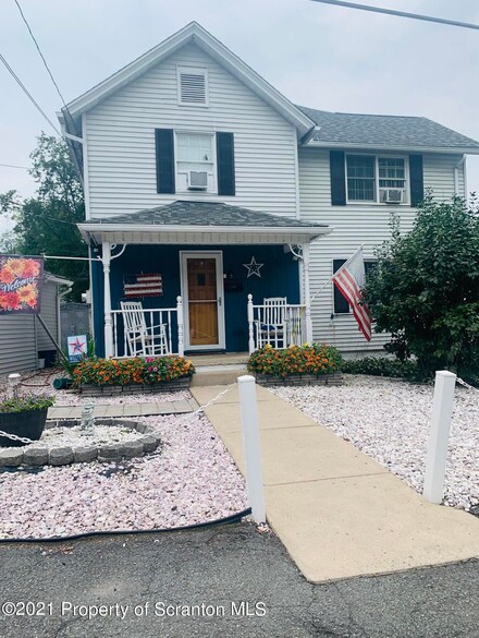 39 Mannion Ave, Carbondale, PA 18407