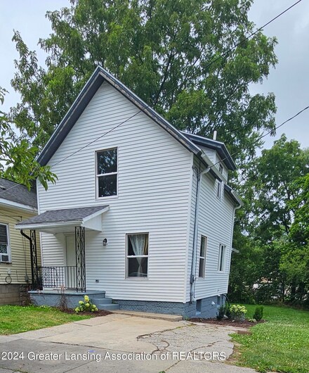 925 Cleveland St, Lansing, MI 48906