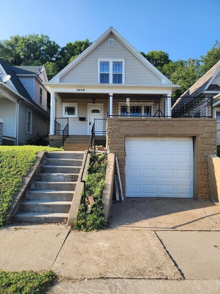 1603 Hershey Ave, Muscatine, IA 52761