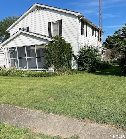 901 Elm St, Carmi, IL 62821