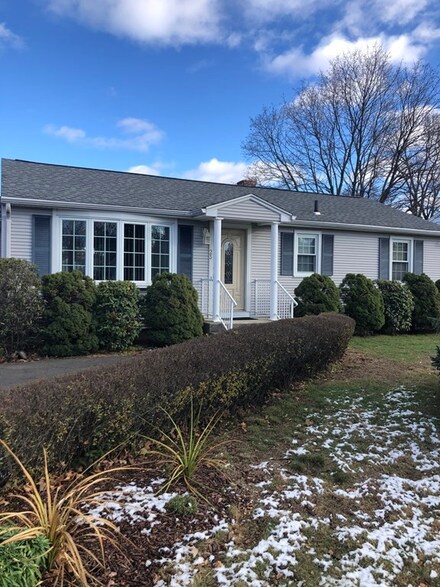 23 Francis St, Chicopee, MA 01013