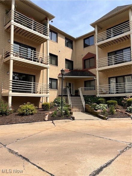 19510 Lorain Rd Unit 201, Cleveland, OH 44126