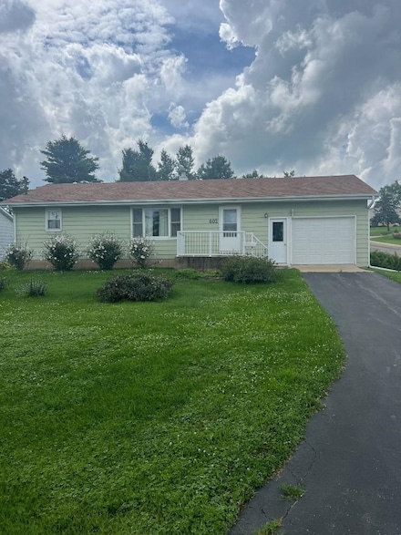 602 S Main St, Stockton, IL 61085