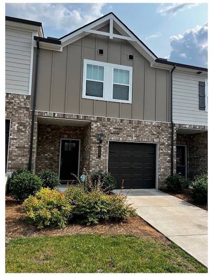 858 Longleaf Ln, Columbia, TN 38401