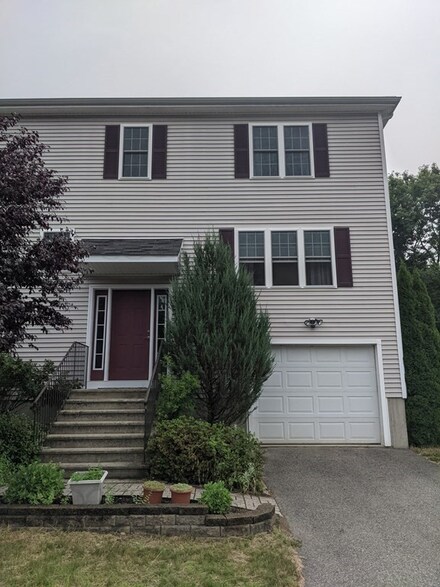 28 Sophia Dr, Worcester, MA 01607
