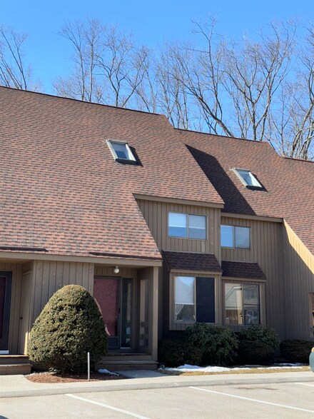 16 Clinton Ct, MerriMacK, NH 03054