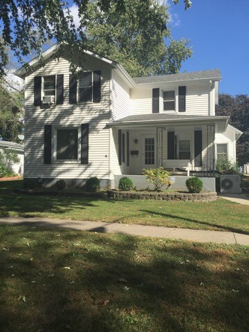 29 N Metcalf Ave, Amboy, IL 61310