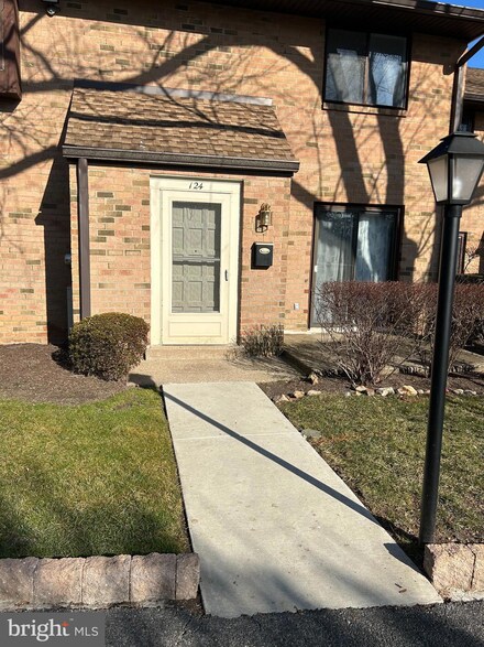 700 Ardmore Ave Unit 124, Ardmore, PA 19003