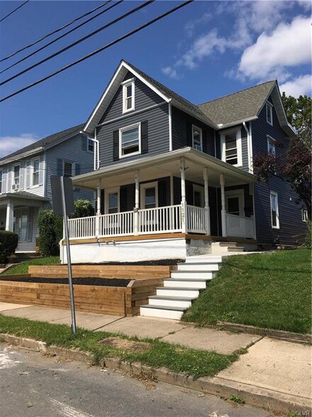 1121 2nd St, Catasauqua, PA 18032