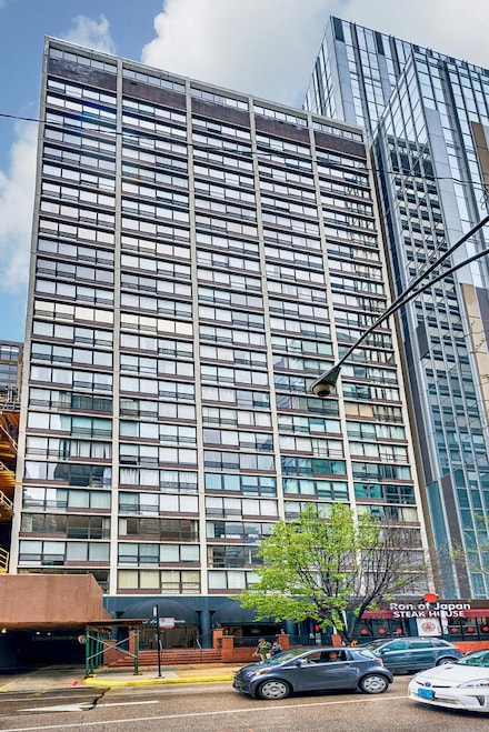 230 E Ontario St Unit 1304, Chicago, IL 60611