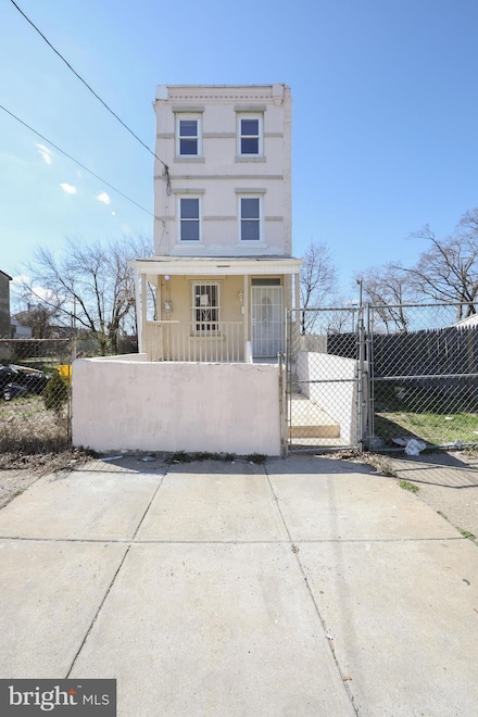 911 N 2nd St, Camden, NJ 08102