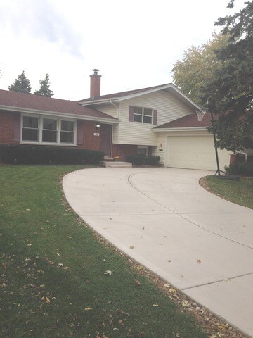 128 Tupelo Ave Unit 1, Naperville, IL 60540