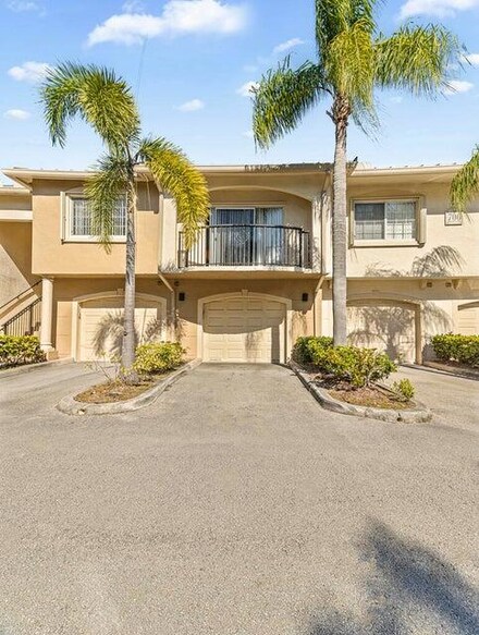 700 Crestwood Ct S Unit 703, Royal Palm Beach, FL 33411