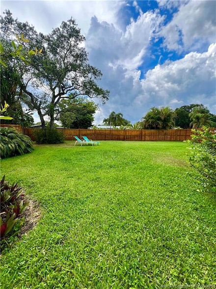4215 NE Carrol Ct, Jensen Beach, FL 34957