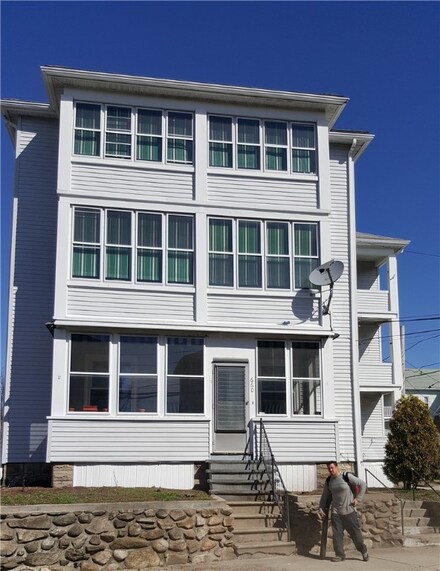 660 Elm St, Woonsocket, RI 02895