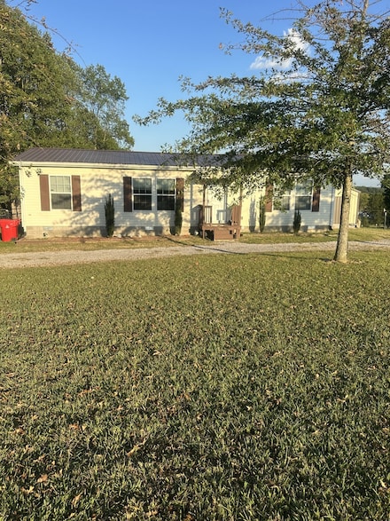 2486 Oakdale Rd, Westmoreland, TN 37186