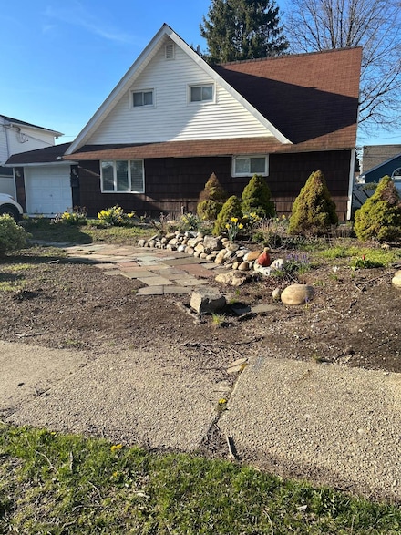 178 Brittle Ln, Hicksville, NY 11801
